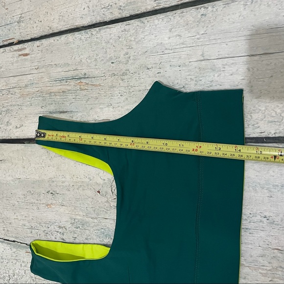 Fabletics medium sports bra green yellow reversible pullover activewear running - Picture 7 of 7